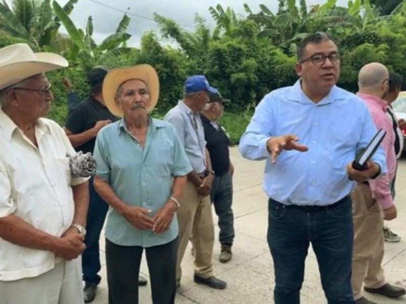 Tihuatlán: «HABITANTES DE LA CONCEPCIÓN, MESA CERRADA Y ACONTITLA FRENAN PASO DE UNIDADES&nbsp;PESADAS»